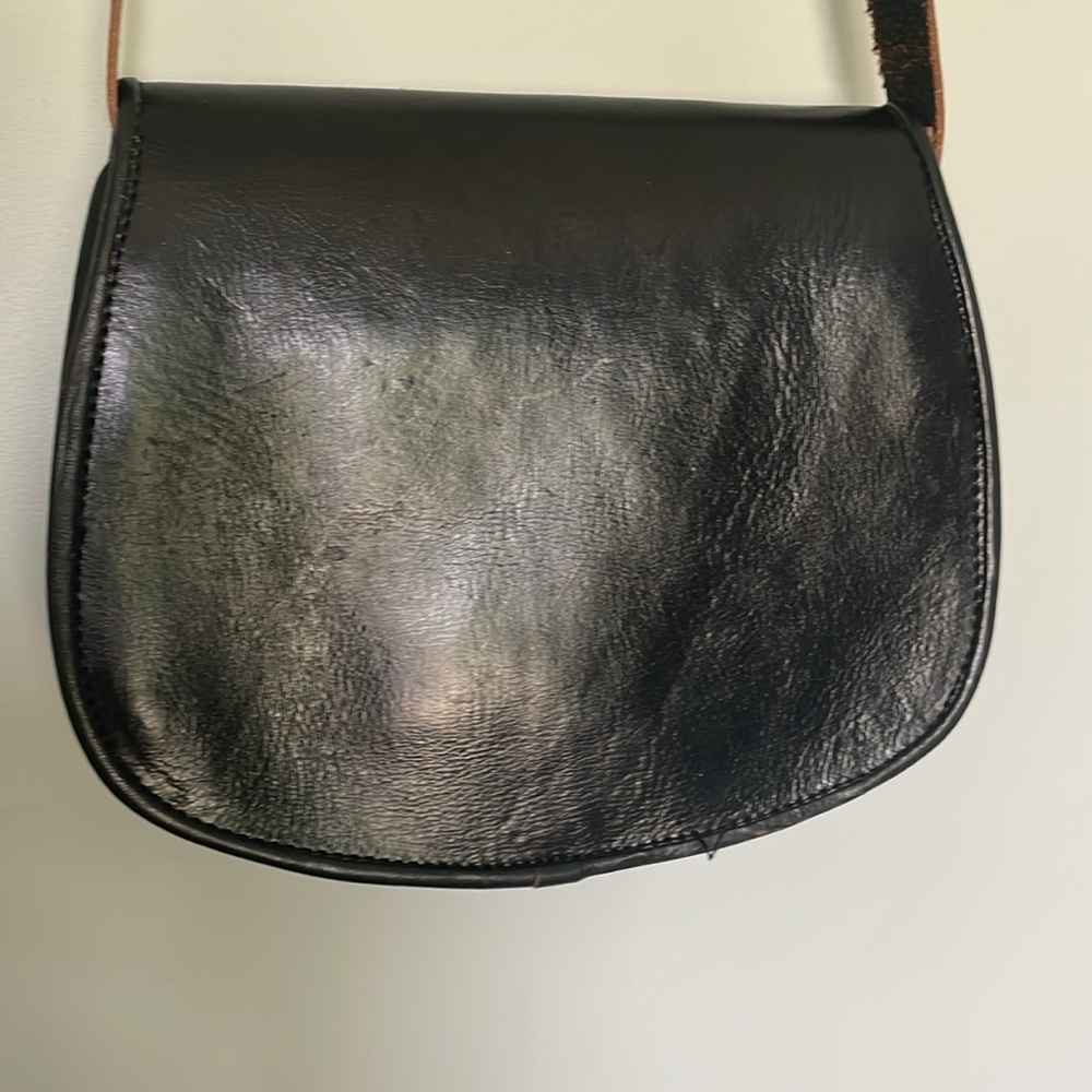 Genuine leather Moroccan hand tooled black leather saddle bag - Picture 5 of 14